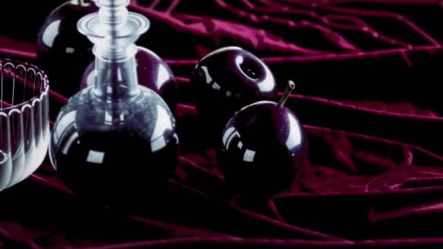 チェリーとグラスとベルベット布の暗い静物 AI video preview